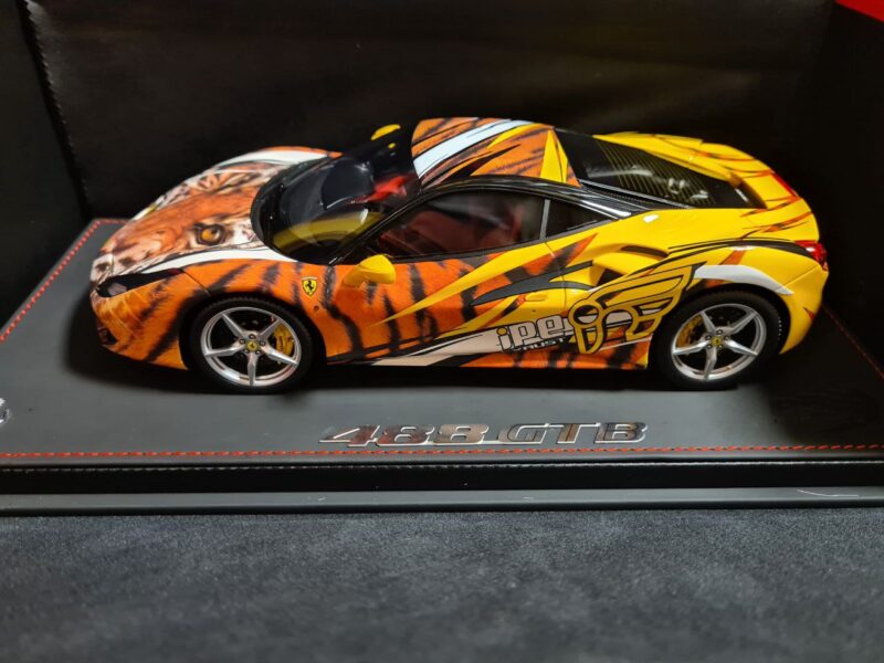 5953868225211121360 FERRARI 488 GTB TIGER 1/18