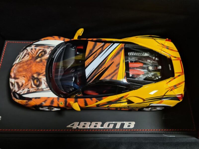5953868225211121364 FERRARI 488 GTB TIGER 1/18