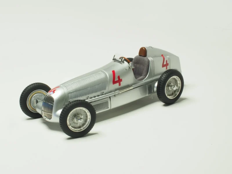M-104 MERCEDES BENZ W25 L.FAGIOLI 1/18