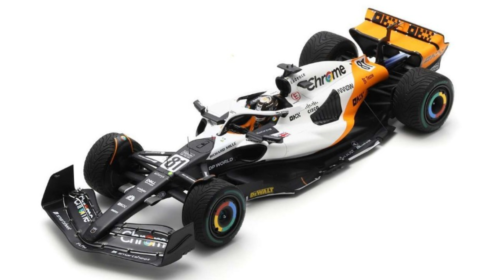 18S899 McLAREN MCL60 O.PIASTRI 1/18