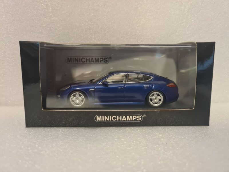 5800666282201302249 PORSCHE PANAMERA 4 2011 1/43