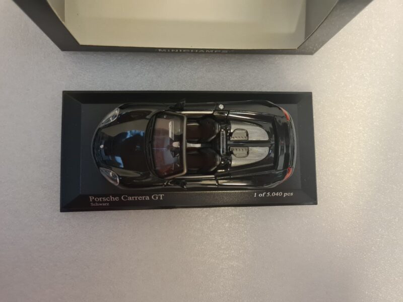 PORSCHE CARRERA GT 2001 1/43