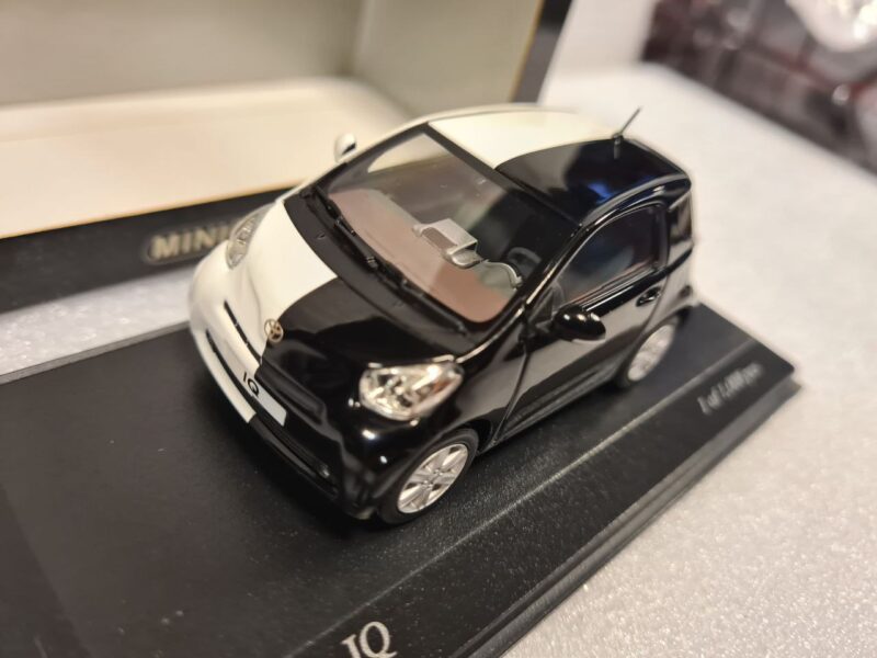 5800666282201302383 TOYOTA IQ GENEVE CAR SHOW 2009 1/43