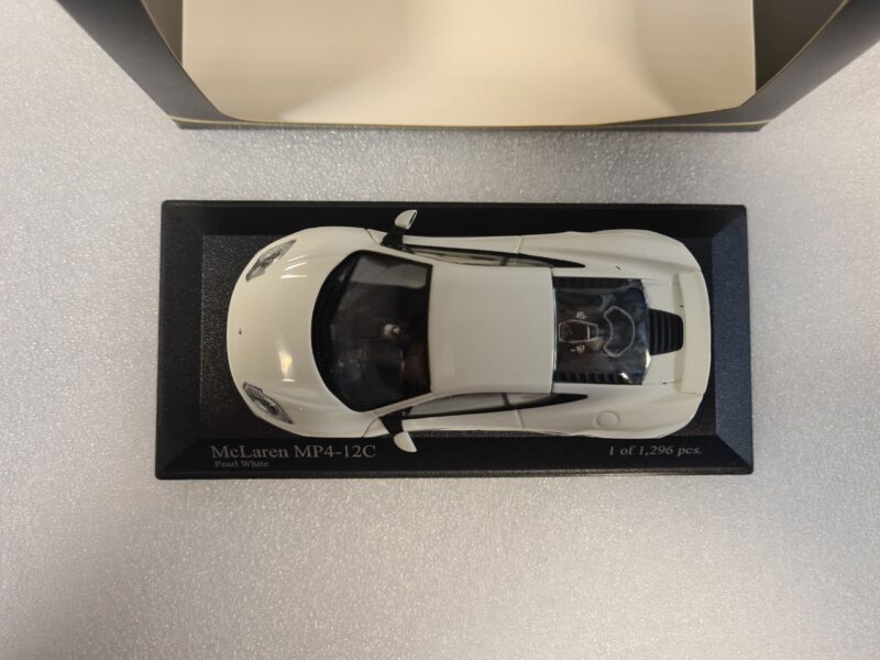 5805515399062734397 McLAREN MP4-12C 2011 1/43