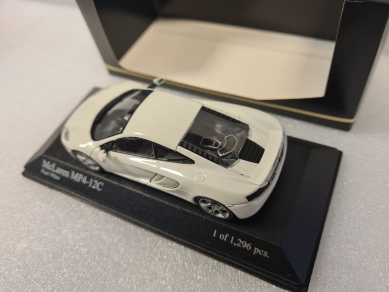 5805515399062734398 McLAREN MP4-12C 2011 1/43