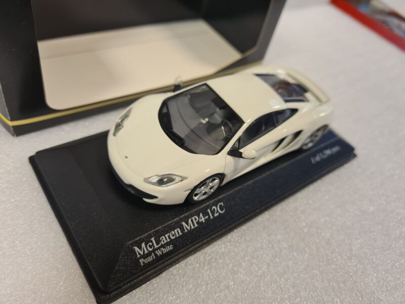 5805515399062734399 McLAREN MP4-12C 2011 1/43