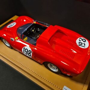 5865944528060531898 FERRARI 275/330 P2 BANDINI-VACCARELLA 1/18