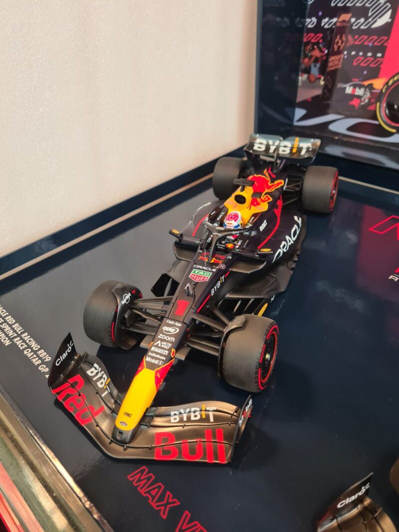 ORACLE RED BULL RACING RB19 M.VERSTAPPEN DOUBLE SET 1/18