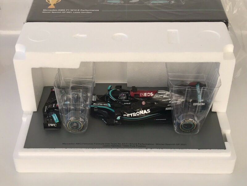 MERCEDES W12 HAMILTON 1/18