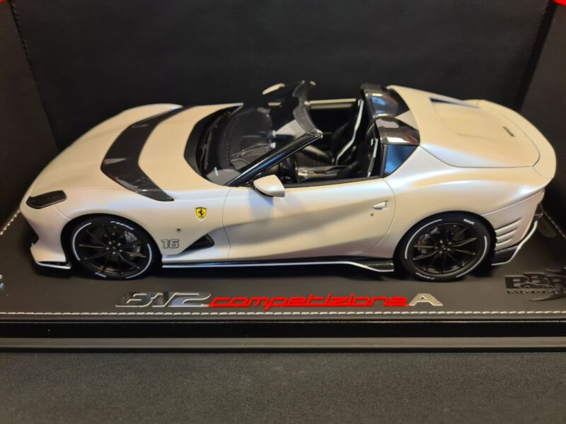 FERRARI 812 COMPETIZIONE APERTA 1/18