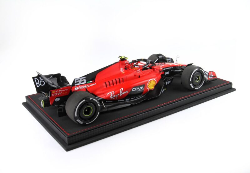 FERRARI SF-23 C.SAINZ 1/18