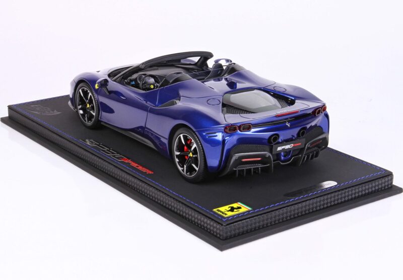 FERRARI SF90 SPIDER 1/18