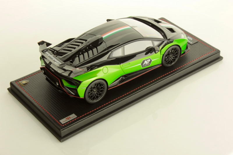 LAMBORGHINI HURACAN STO 1/18