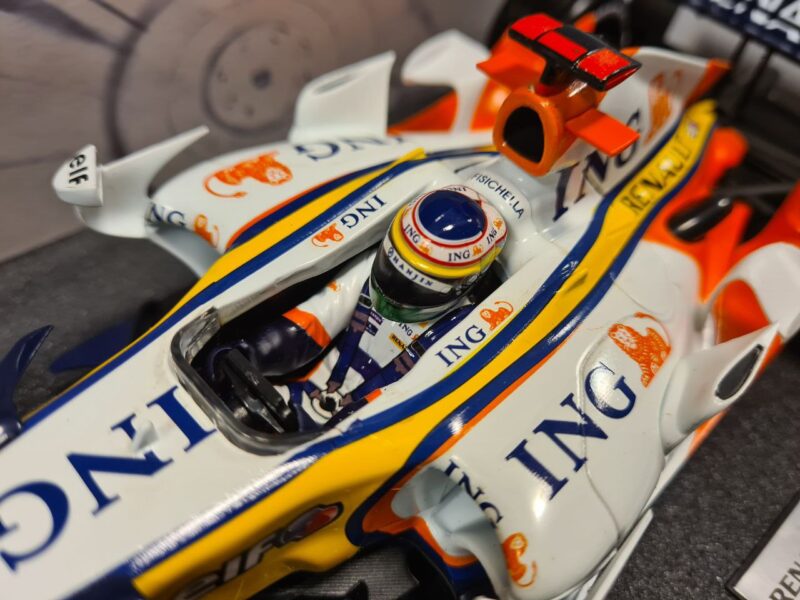 RENAULT F1 R27 ING G.FISICHELLA 1/18