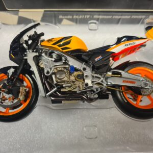 HONDA RC211V REPSOL HONDA TEAM V.ROSSI 1/12