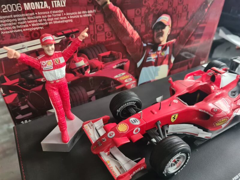 FERRARI F248 M.SCHUMACHER + PILOTA 1/18