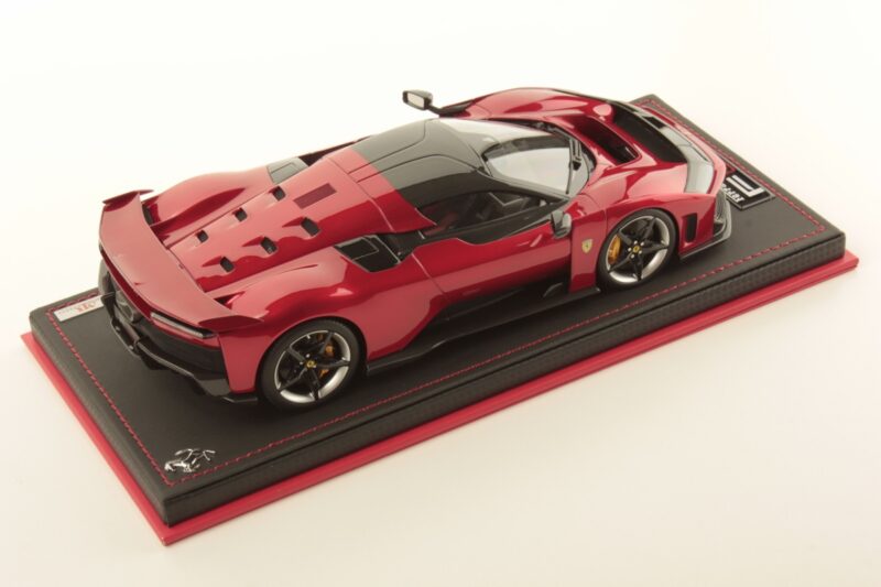 FERRARI F80 1/18