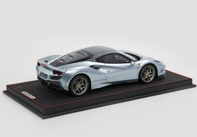FERRARI F8 TRIBUTO 1/18