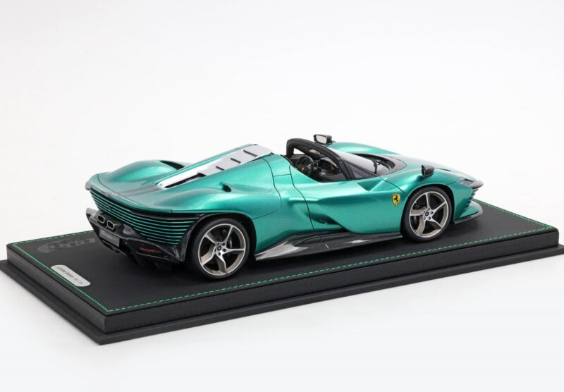 FERRARI SP3 DAYTONA TETTO APERTO 1/18