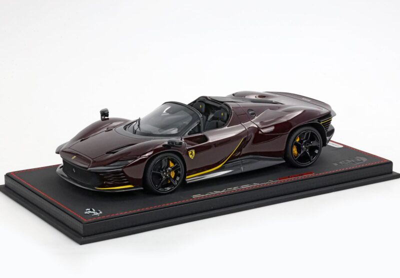 FERRARI SP3 DAYTONA TETTO APERTO 1/18
