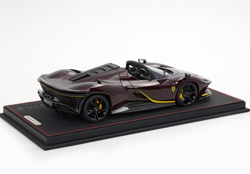 FERRARI SP3 DAYTONA TETTO APERTO 1/18