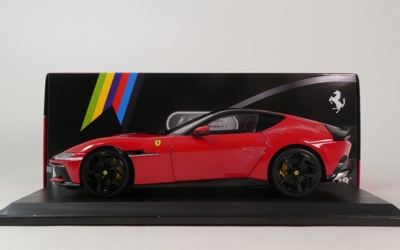 FERRARI 12 CILINDRI 1/18