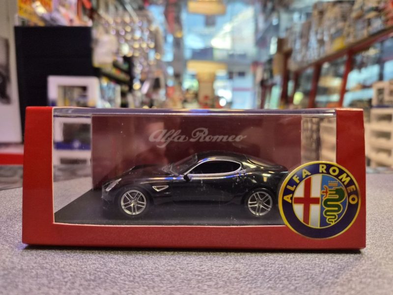 ALFA ROMEO 8C 1/43 - USATA