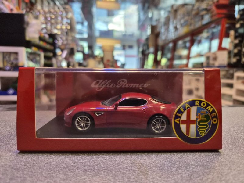 ALFA ROMEO 8C 1/43 - USATA