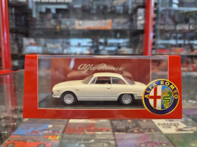 ALFA ROMEO 2600 SPRINT 1/43 - USATA
