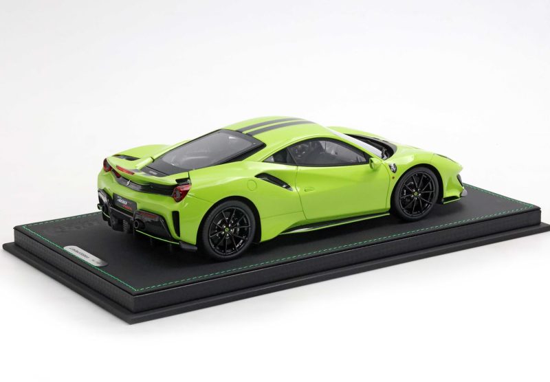 FERRARI 488 PISTA 1/18