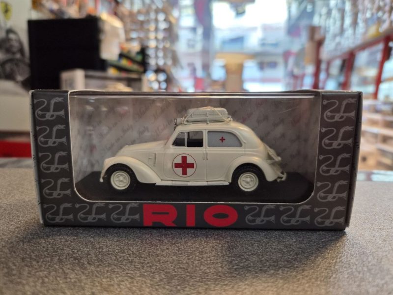 FIAT 1500 AMBULANZA 1/43