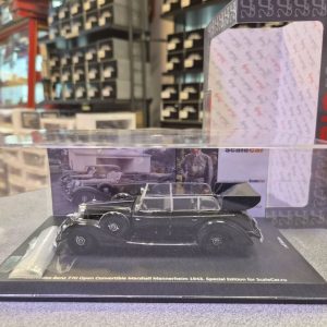 MERCEDES BENZ 770F WITH FIGURE 1/43