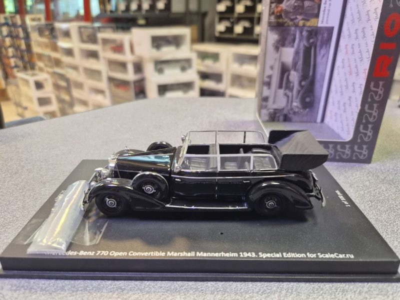 MERCEDES BENZ 770F WITH FIGURE 1/43