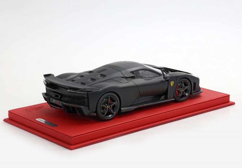 FERRARI F80 OPTIONAL CARBONIO 1/18